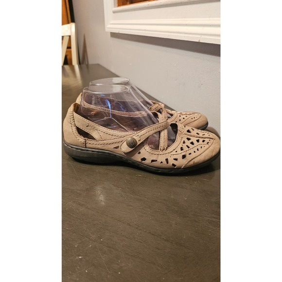 Cobb‎ Hilll neutral tan flats size 8 - Picture 3 of 6